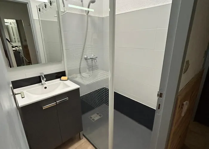 Petit Paradis Pres Ile Rousse Les Cortalines Lama